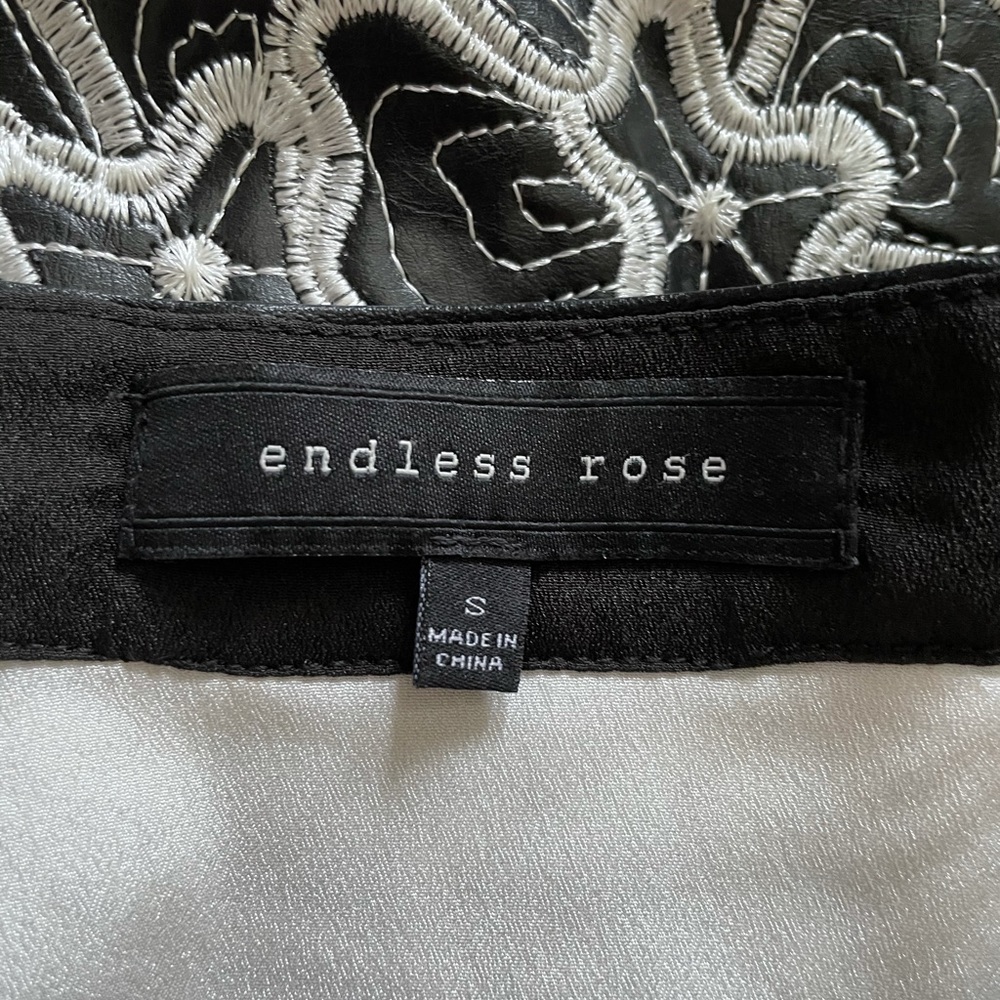 ENDLESS ROSE Skirt - Picture 7 of 10